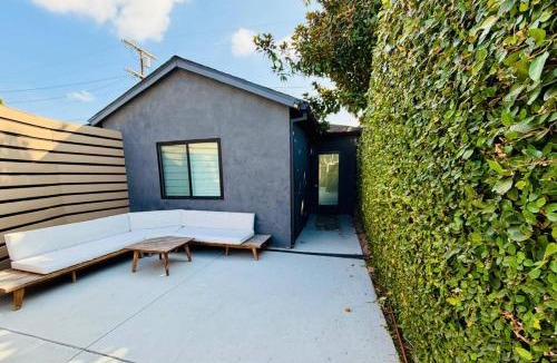 Valley Village House | Claudia's Cottage Guest House