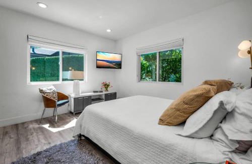 Valley Village House | Claudia's Cottage Guest House