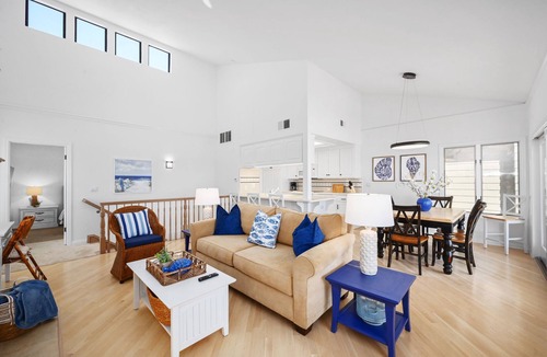 Santa Ana Heights House | Clean 3 Bedroom Oceanfront Single Family Home