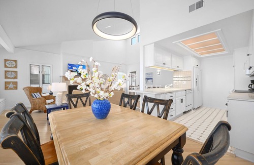 Santa Ana Heights House | Clean 3 Bedroom Oceanfront Single Family Home