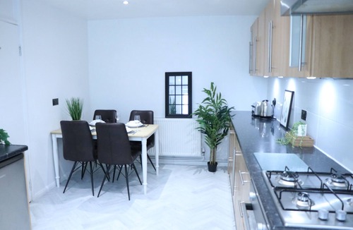 Tottenham Green House | Clean, comfortable & Stylish 3 bed house near Tube
