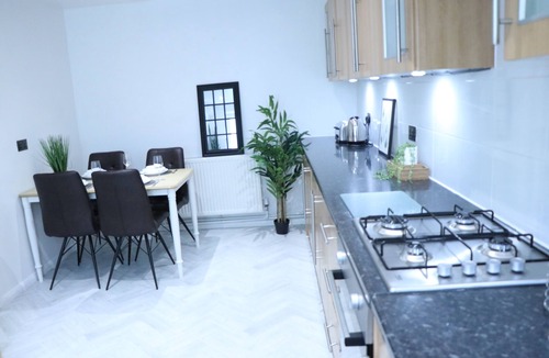Tottenham Green House | Clean, comfortable & Stylish 3 bed house near Tube