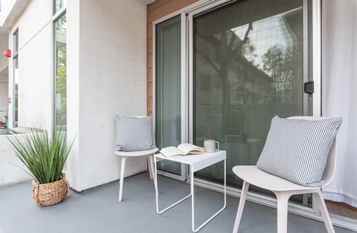 Pasadena Apartment | Clean & Sanitized Stylish Studio in the Heart of Pasadena