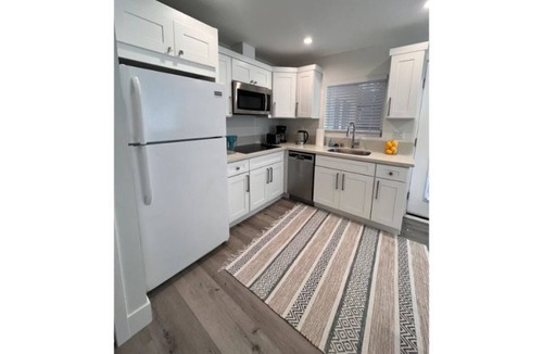 Northridge House | Clean Spacious Los Angeles 1-bedroom Guest House