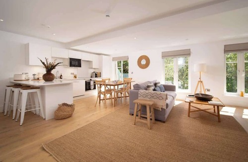 Lynmouth Apartment | Clifftop Watch – 1-Bed River View Apartment at Tors Park