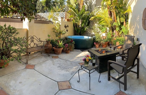 Redondo Beach House | CLOSE TO BEACH & RESTAURANTS, large backyard & barbeque for family fun! Sleeps 8