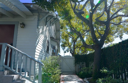 Anaheim Colony Historic District House | Close to Disney. 9 dollar Uber Ride. Walk to Packing House. CA historic home