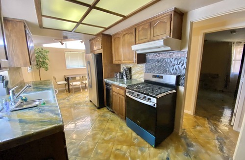 Sherwood Forest and Thistle Development House | CLOSE TO DISNEYLAND & CONVENTION CENTER