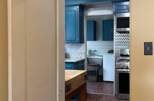 Mid-Wilshire House | Close to Everything!