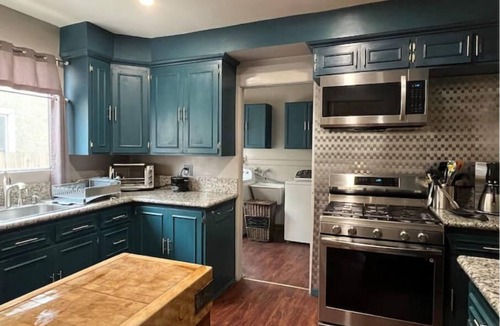 Mid-Wilshire House | Close to Everything!