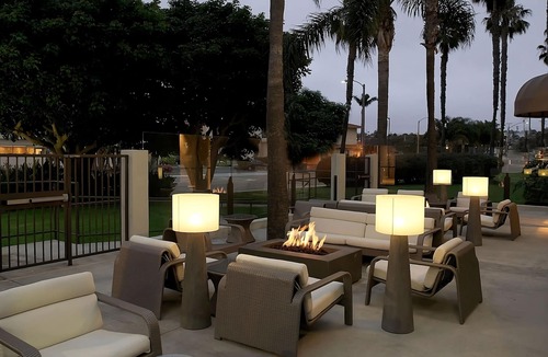 South Redondo Hotel | Close to Hermosa Beach Pier! 2 Comfortable Units with Balcony, Pets Allowed