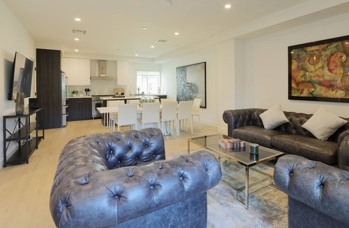 Larchmont Apartment | Close to K-Town 3B4B Vast Home