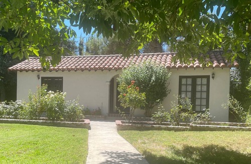 La Canada Flintridge Cottage | close to LCF shopping center. Nestled on park like grounds, large pool and gym.