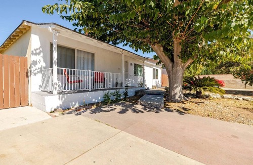 Riverside House | Close to UCR campus! Free parking! King beds!
