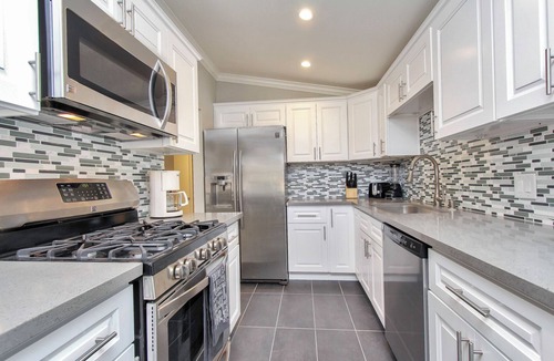 Anaheim Resort House | Closest Disneyland Cheerful 4 bedroom home