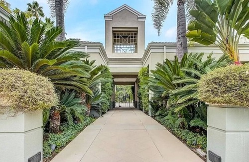Airport Area Condo | CLOUD NINE Comfort & Elegance Penthouse Condo