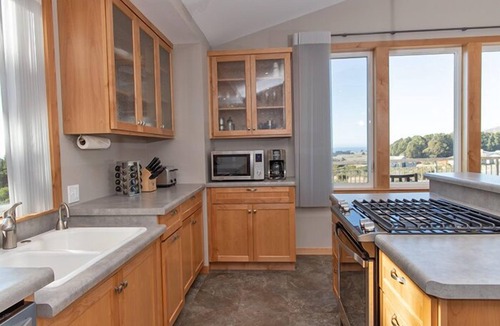 Sereno del Mar House | Coastal Breeze- Just north of BB, in a quite coastal community, great views