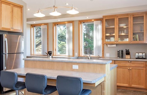 Sereno del Mar House | Coastal Breeze- Just north of BB, in a quite coastal community, great views