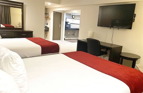 Torrance Hotel | Coastal Charm and City Excitement! Free Parking, Near South Coast Botanic Garden
