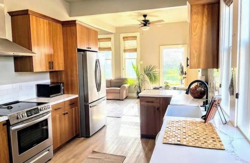 Eureka House | Coastal Charm with Hot Tub