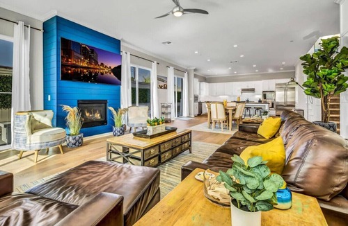 Cardiff-by-the-Sea House | Coastal Chic Farmhouse Perfect for Entertainment