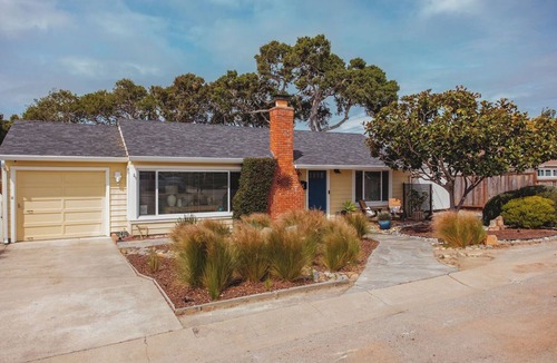 Del Rey Oaks House | Coastal Cul-De-Sac, Centrally Located Monterey Peninsula Home