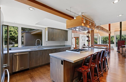 Sea Ranch House | Coastal Elegance & Modern Retreat w/Hot tub and Bluff-trail access