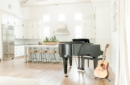 Cardiff-by-the-Sea House | Coastal modern farmhouse retreat 1.5 miles from the beach