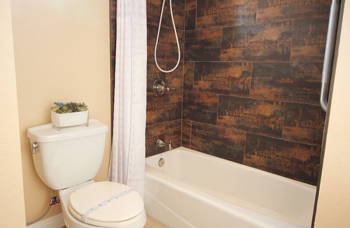 NoHo Arts District Hotel | Colony Inn