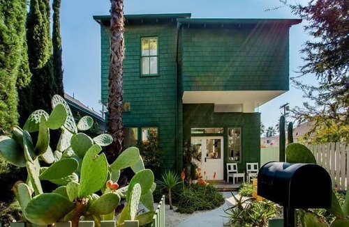 Venice House | Colorful, artistic and architectural beach house in the heart of Venice Beach.