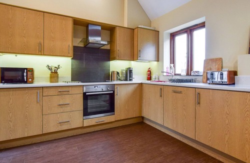 Bidford-on-Avon House | Combine Shed at Oosland Barns - sleeps 4 guests in 2 bedrooms
