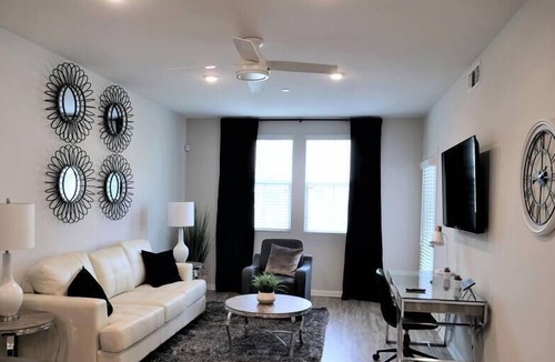 Arlington South Apartment | Come get some California Love