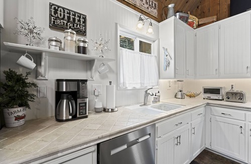 Cedar Glen Cabin | Come relax in our cozy cabin surrounded by trees! Quiet mountain getaway!