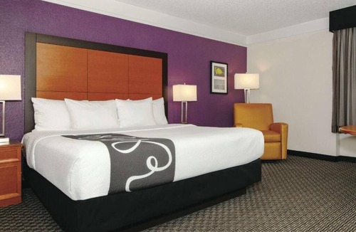 Guasti House | Comfort and Convenience! 2 Amazing Units, Minutes Away to iFLY Indoor Skydiving!