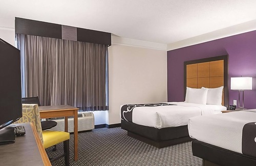 Guasti Hotel | Comfort and Convenience! 4 Great Units! Near Ontario International Airport!