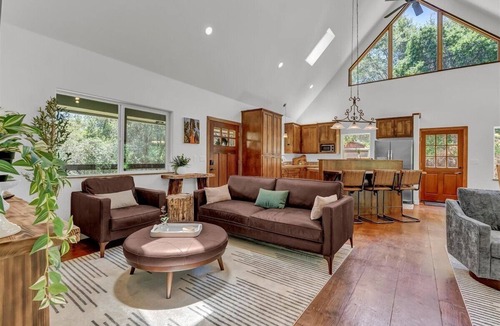 Kaweah House | Comfort in Nature, Multi-Family, 3 Kings + 4 Twins + 2 Queens, BBQ