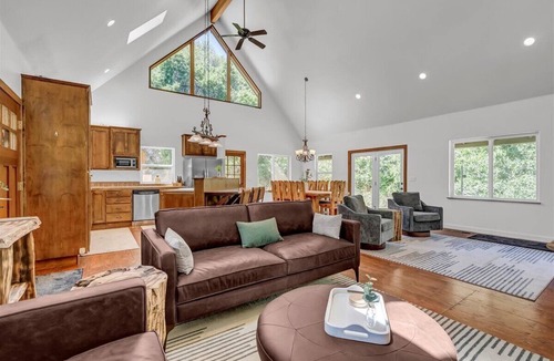 Kaweah House | Comfort in Nature, Multi-Family, 3 Kings + 4 Twins + 2 Queens, BBQ