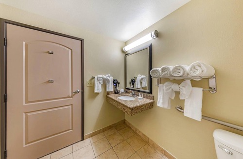 Colton Hotel | Comfort Inn And Suites Colton