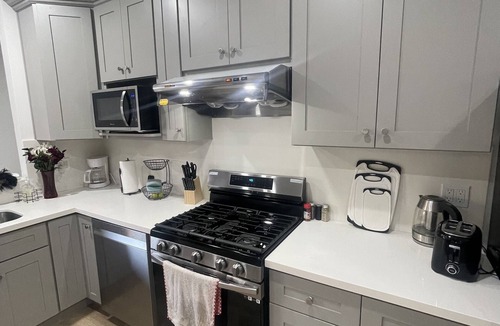 Monrovia House | Comfort Stay In Monrovia-Explore