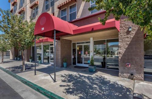 Visalia Hotel | Comfort Suites Visalia - Convention Center