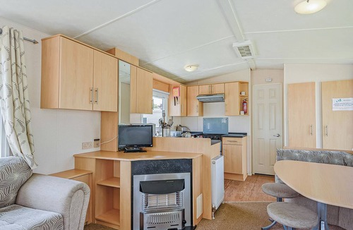 Bognor Regis House | Comfortable 12ft-wide caravan with one double and two twin.