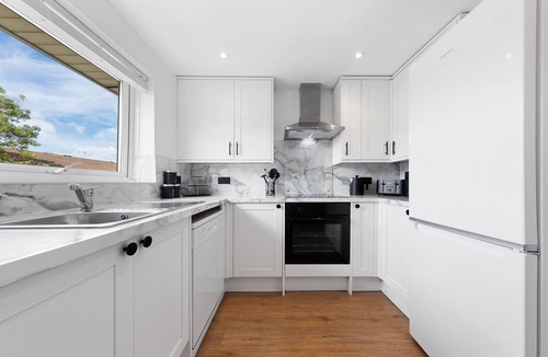 Coppetts House | Comfortable 2BR Apartment | Work-From-Home Ready