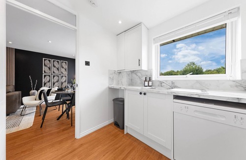 Coppetts House | Comfortable 2BR Apartment | Work-From-Home Ready