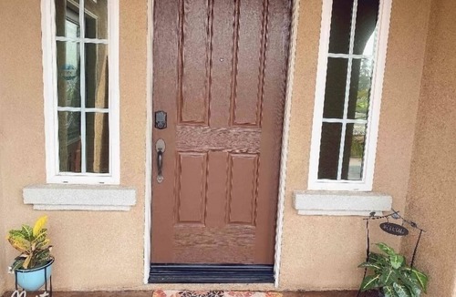 Eastvale House | Comfortable Avon on the first floor with private bathroom and office area + TV