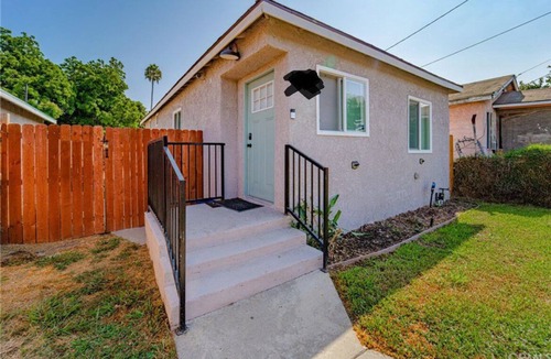 Compton House | Comfortable Cozy Compton Gem