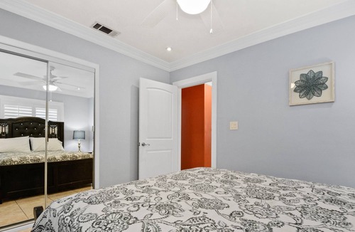 Los Angeles County House | Comfortable Family size home, 20 min away from theme park!