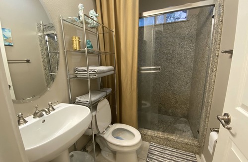 Tracy House | comfortable one bedroom one bath in the quiet community Mountain House