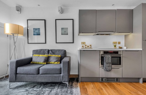Camden Town Apartment | Comfortable One Bedroom Apartment in Camden Road