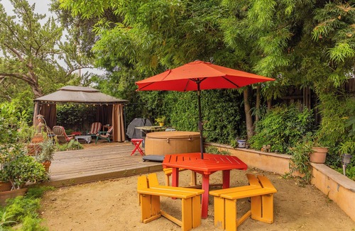 Ojai House | Comfortable, pet-friendly 2-bedroom plus office home in gorgeous Ojai. 30+days.