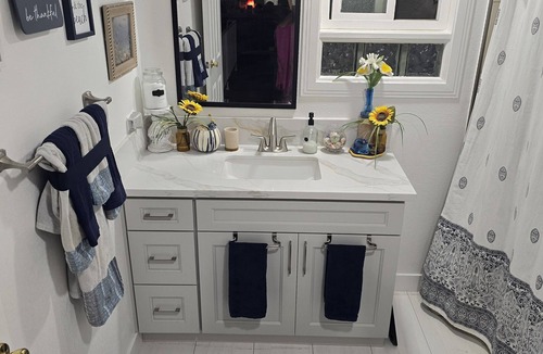 Buena Park House | Comfortable room and convenient location close to Knotts, Disneyland and Beaches